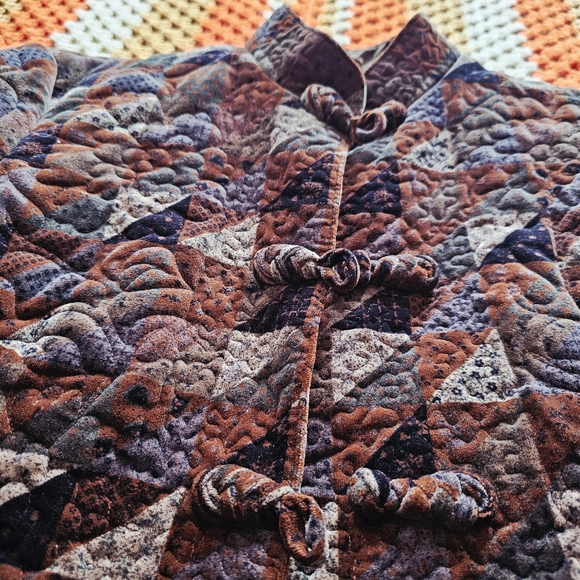 Vintage 90s Velvet Quilted Patchwork Patterned Jacket w/ Frog Closures - Picture 13 of 15